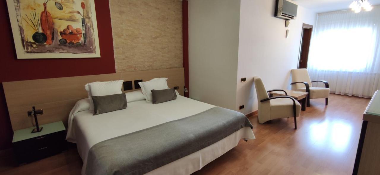Hotel Segle XX Tremp Kültér fotó