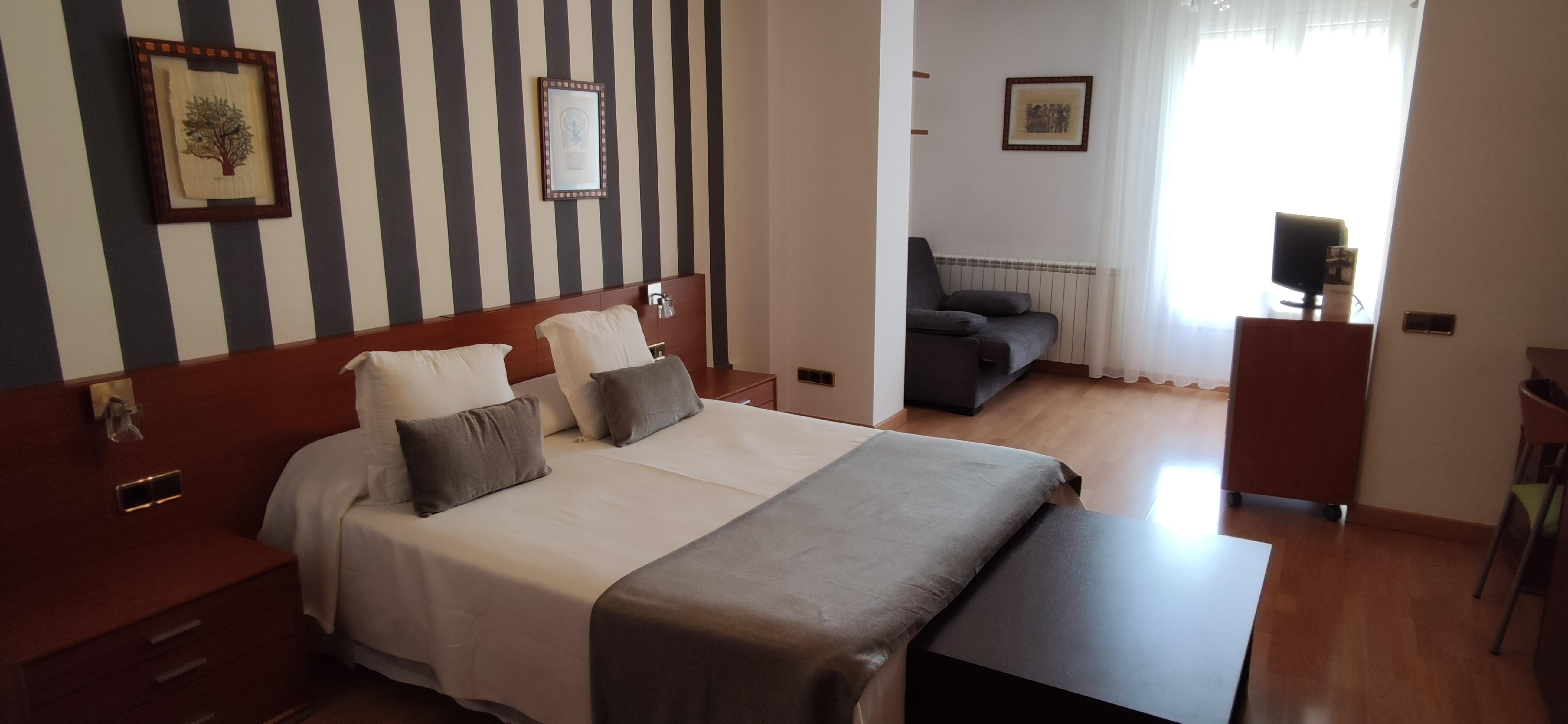 Hotel Segle XX Tremp Kültér fotó
