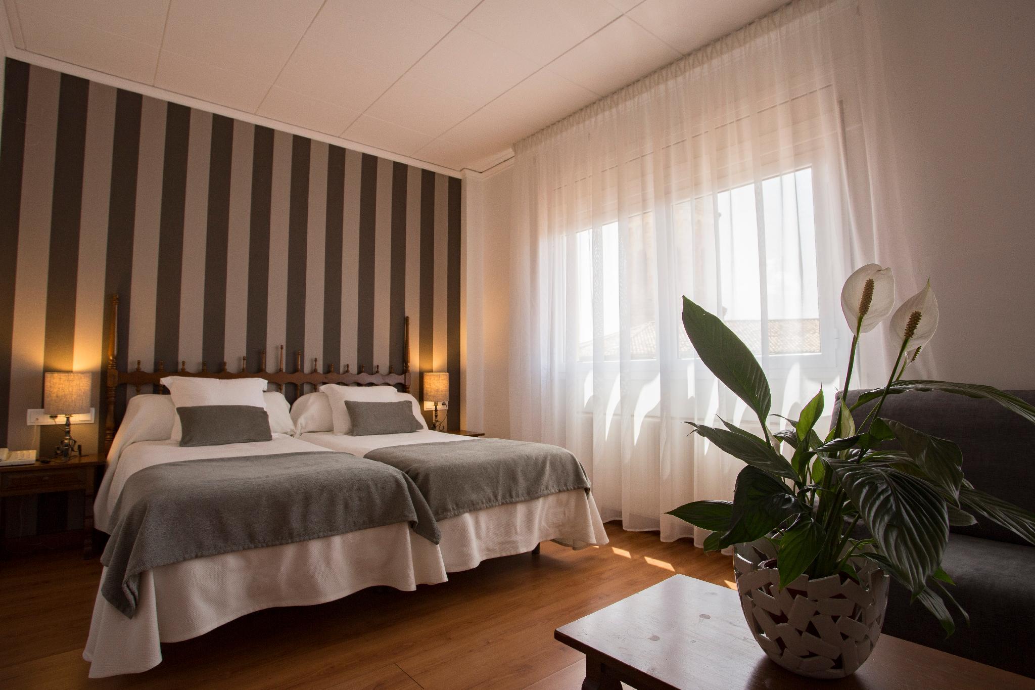 Hotel Segle XX Tremp Kültér fotó