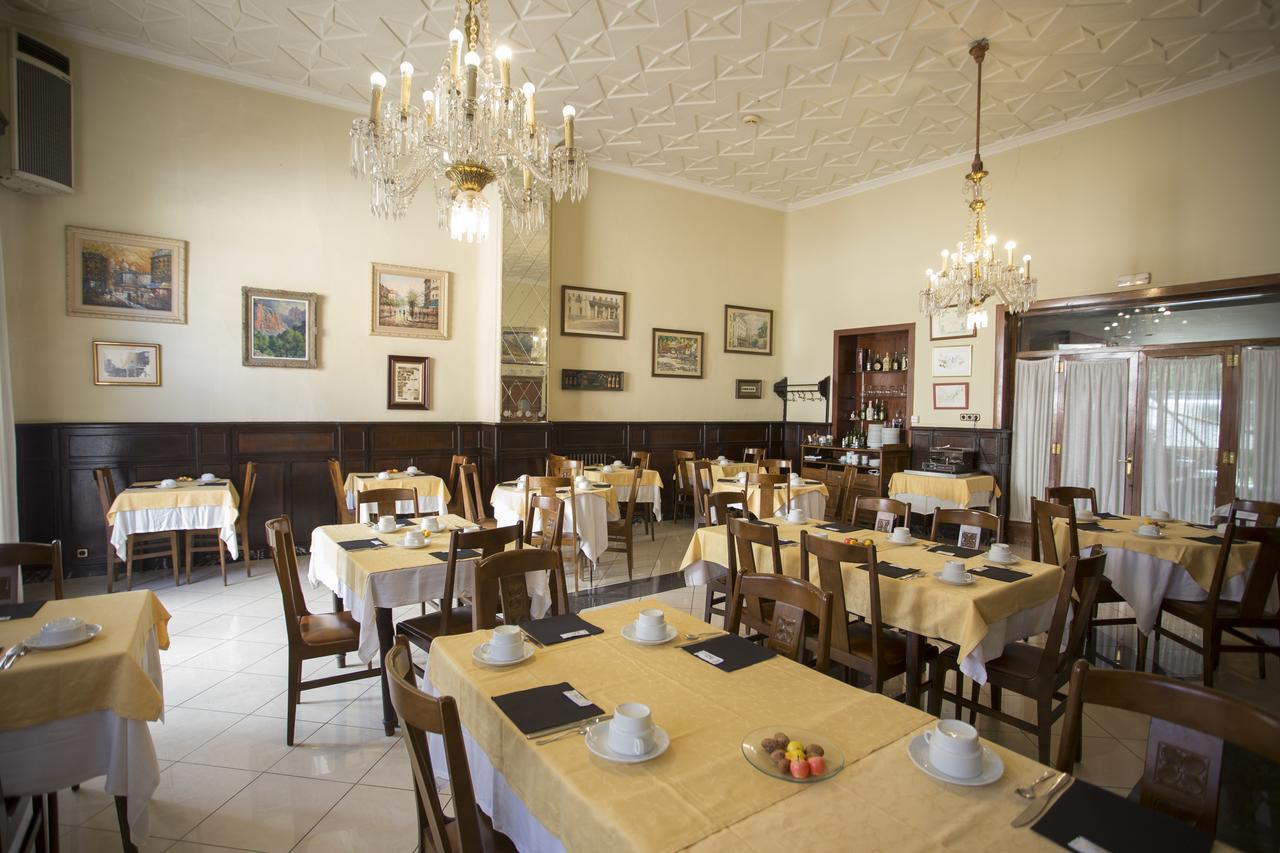 Hotel Segle XX Tremp Kültér fotó