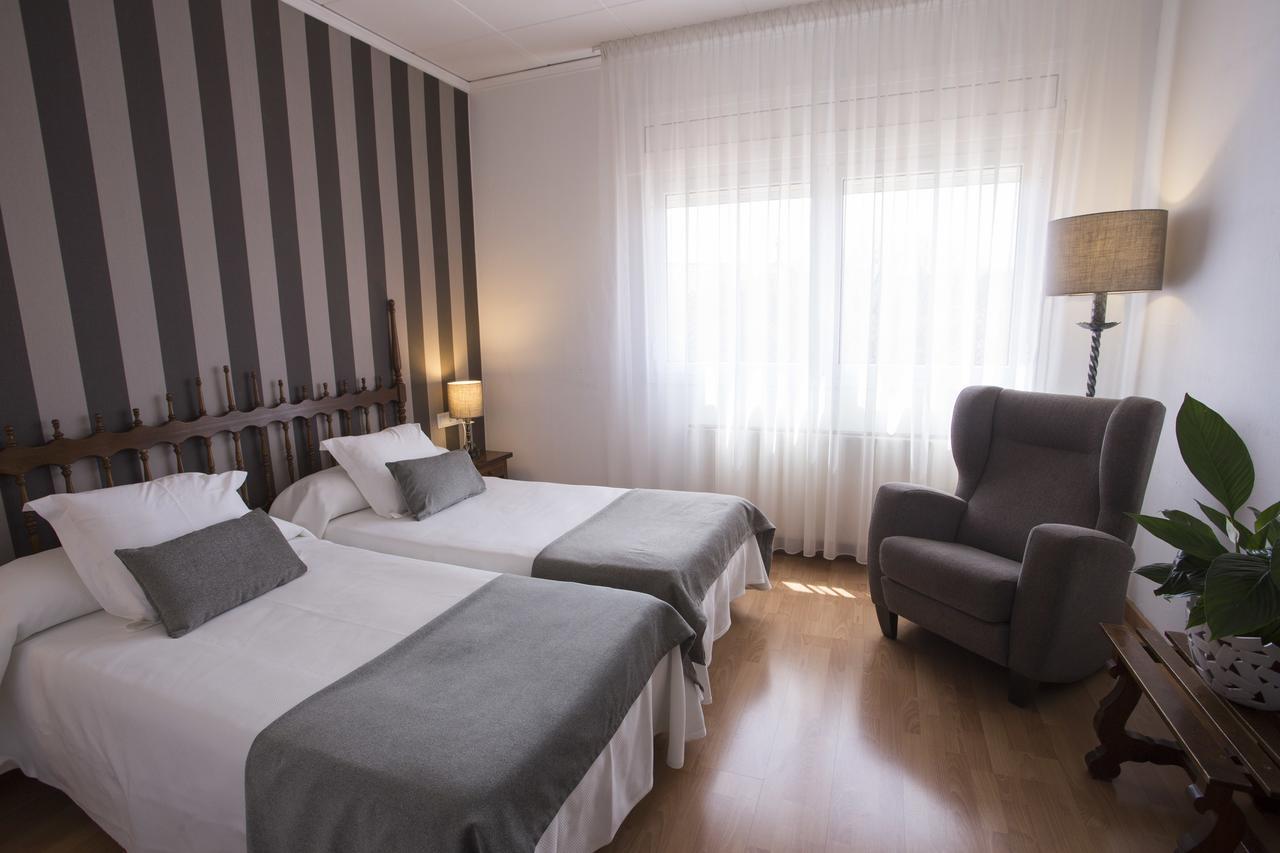Hotel Segle XX Tremp Kültér fotó