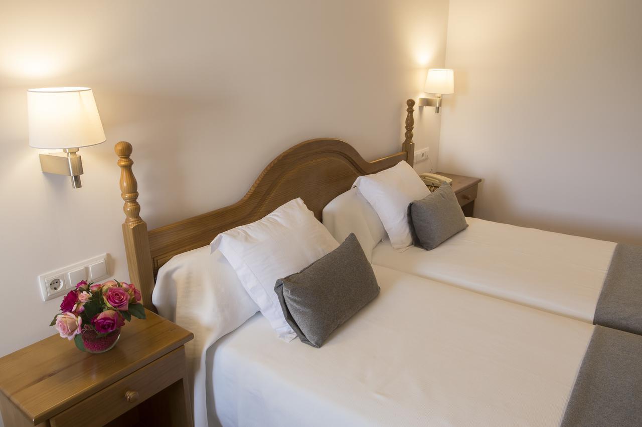 Hotel Segle XX Tremp Kültér fotó