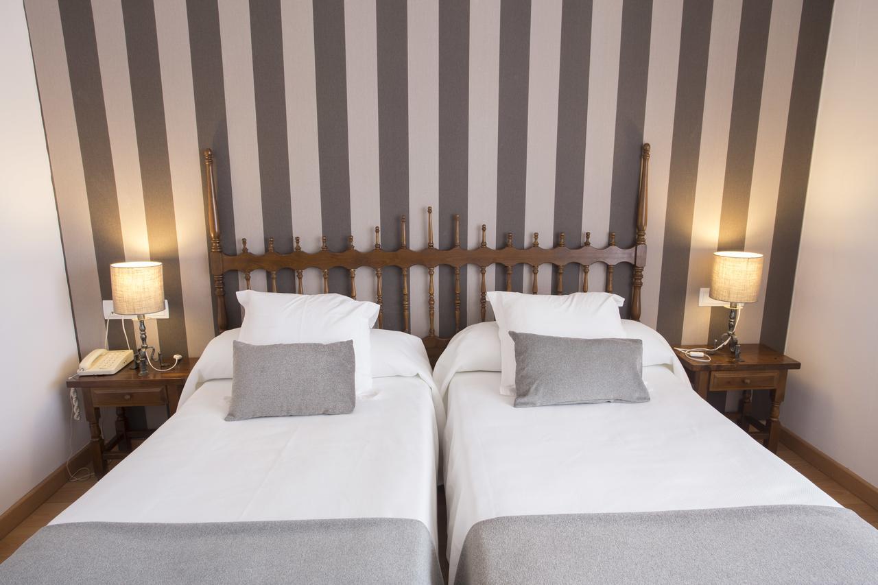 Hotel Segle XX Tremp Kültér fotó