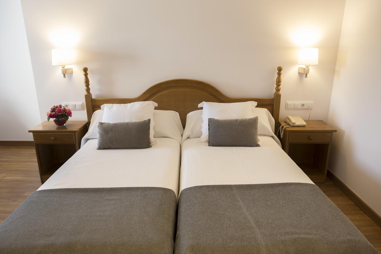 Hotel Segle XX Tremp Kültér fotó