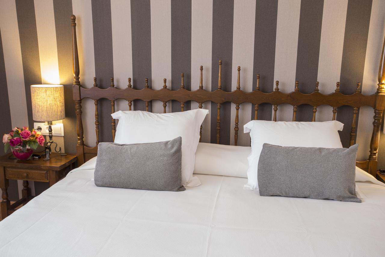 Hotel Segle XX Tremp Kültér fotó