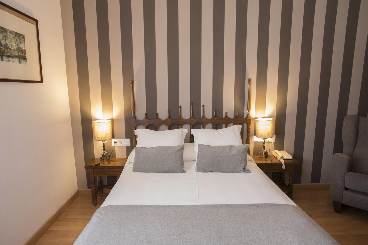 Hotel Segle XX Tremp Kültér fotó